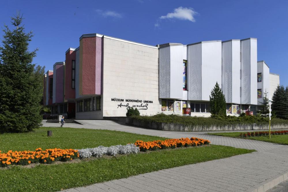 Vláda dá peniaze na opravu Spišského hradu aj Warholovho múzea