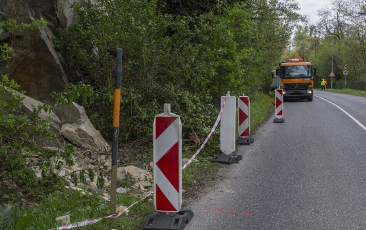 Z eurofondov sa budú opravovať cesty po zosuvoch pôdy