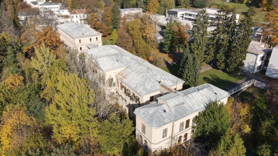 Liečivá voda v Kúpeľoch Sliač tečie, ale s peniazmi je to horšie. Obnova dôrazne klope na dvere