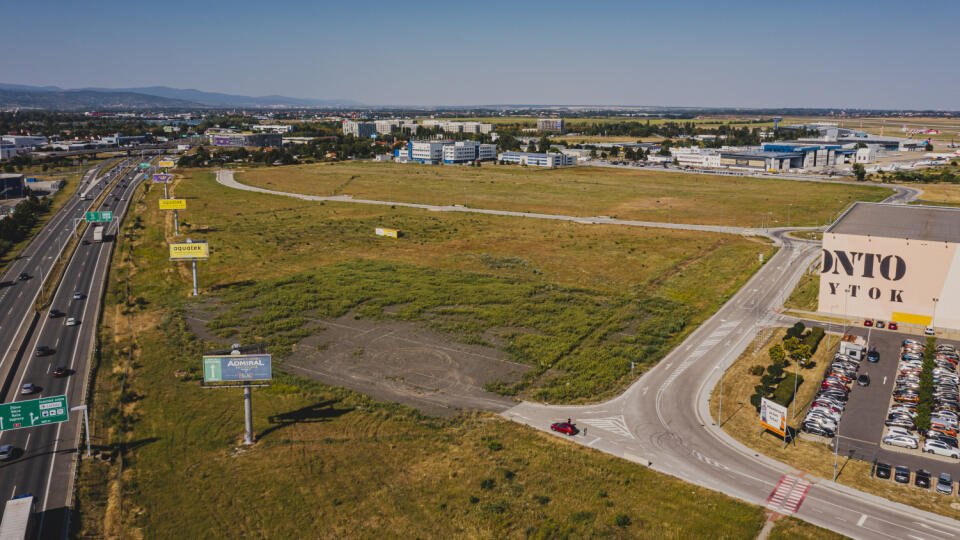 Juraj Široký predal Pharos, namiesto obchodov bude logistický park