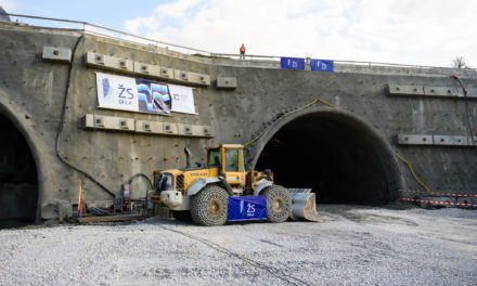 Čebrať sa blíži aj k prerazeniu severnej rúry tunela