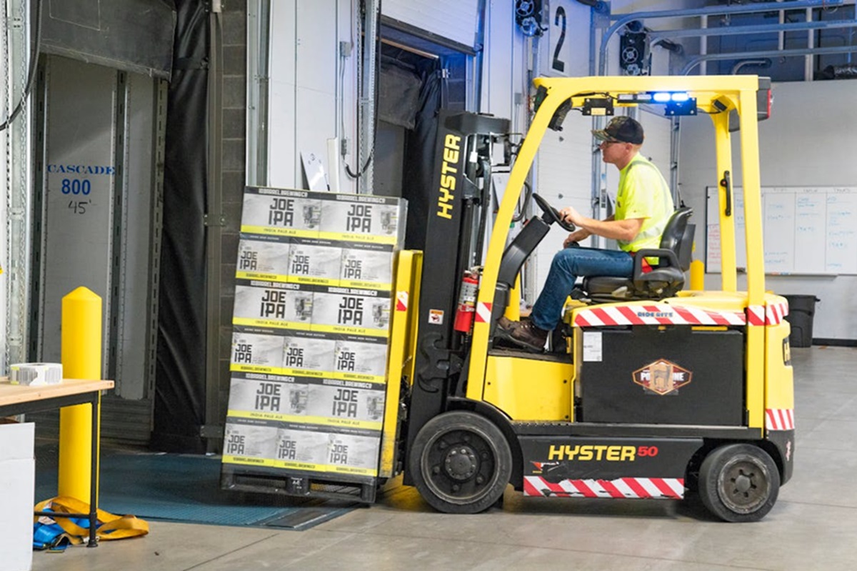 Vysokozdvižné vozíky ako strategický nástroj modernej stavebnej logistiky