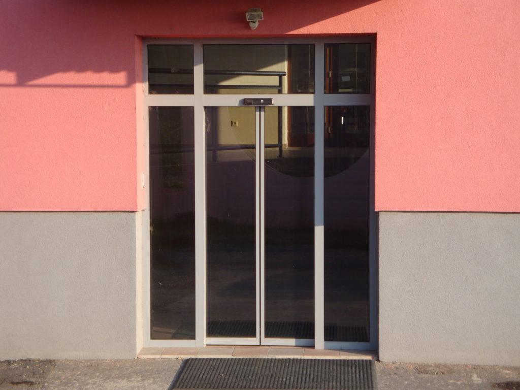 Automatické dvere – posuvné, únikové, panikové a teleskopické riešenia
