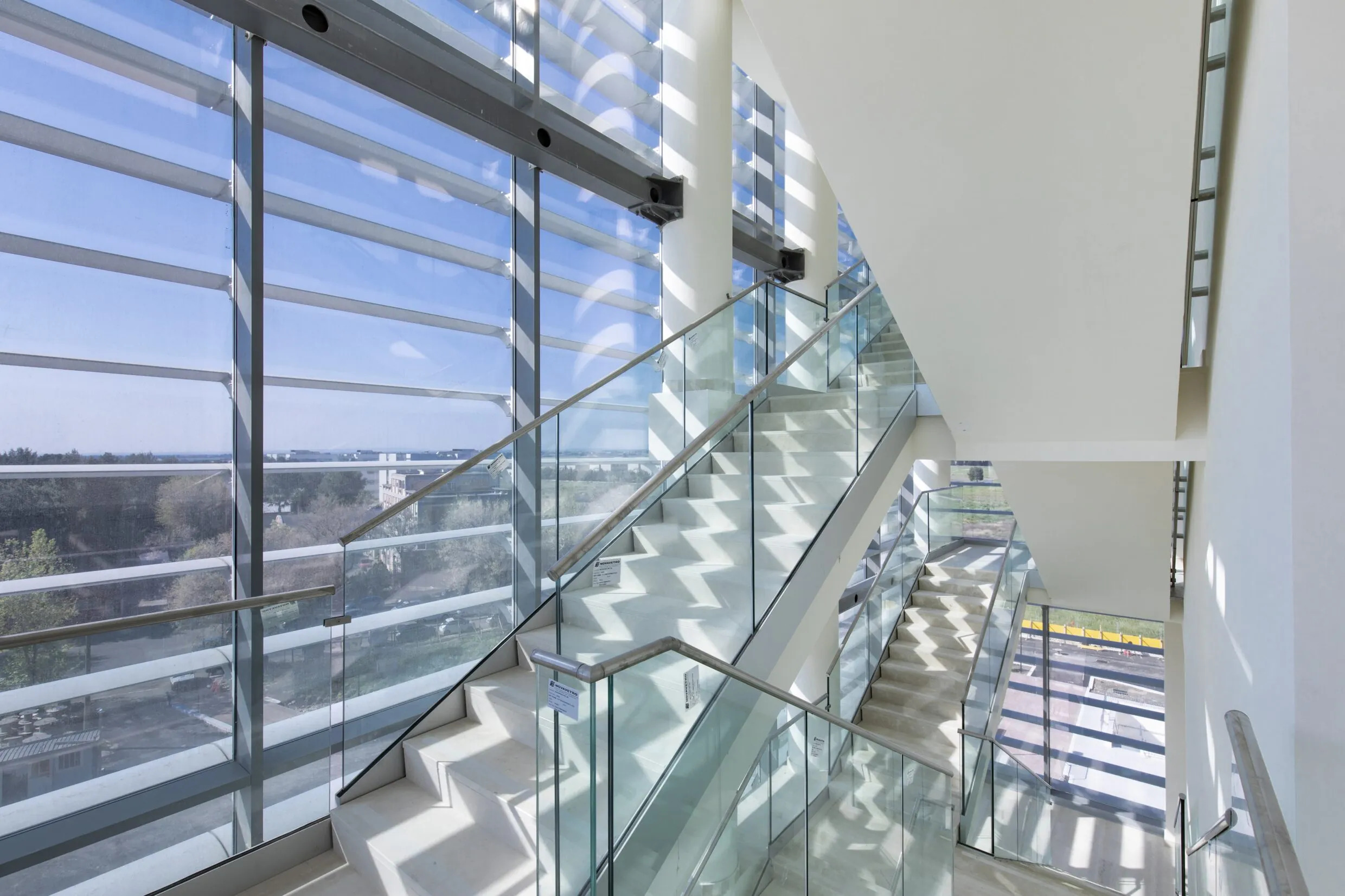 PROTIPOŽIARNE SKLO SGG CONTRAFLAM® STRUCTURE– bezrámové zasklenie