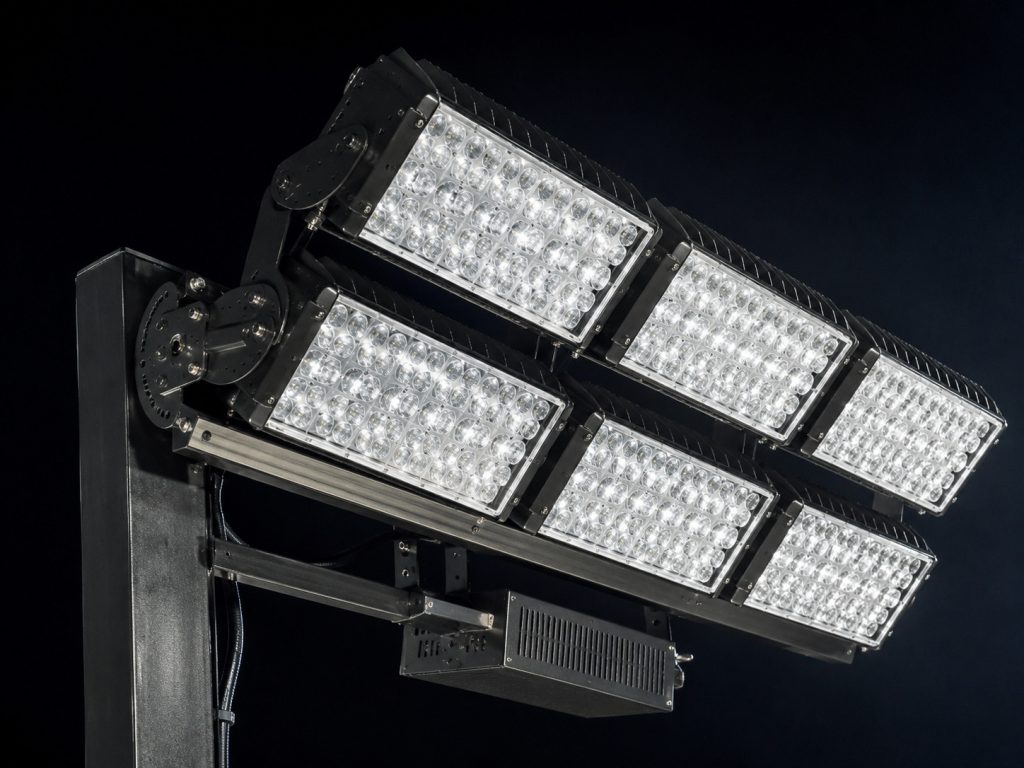 Detail LED reflektora STADION s asymetrickou optikou pre športové osvetlenie